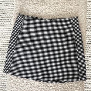 The most flattering mini skirt ! Urban outfitters